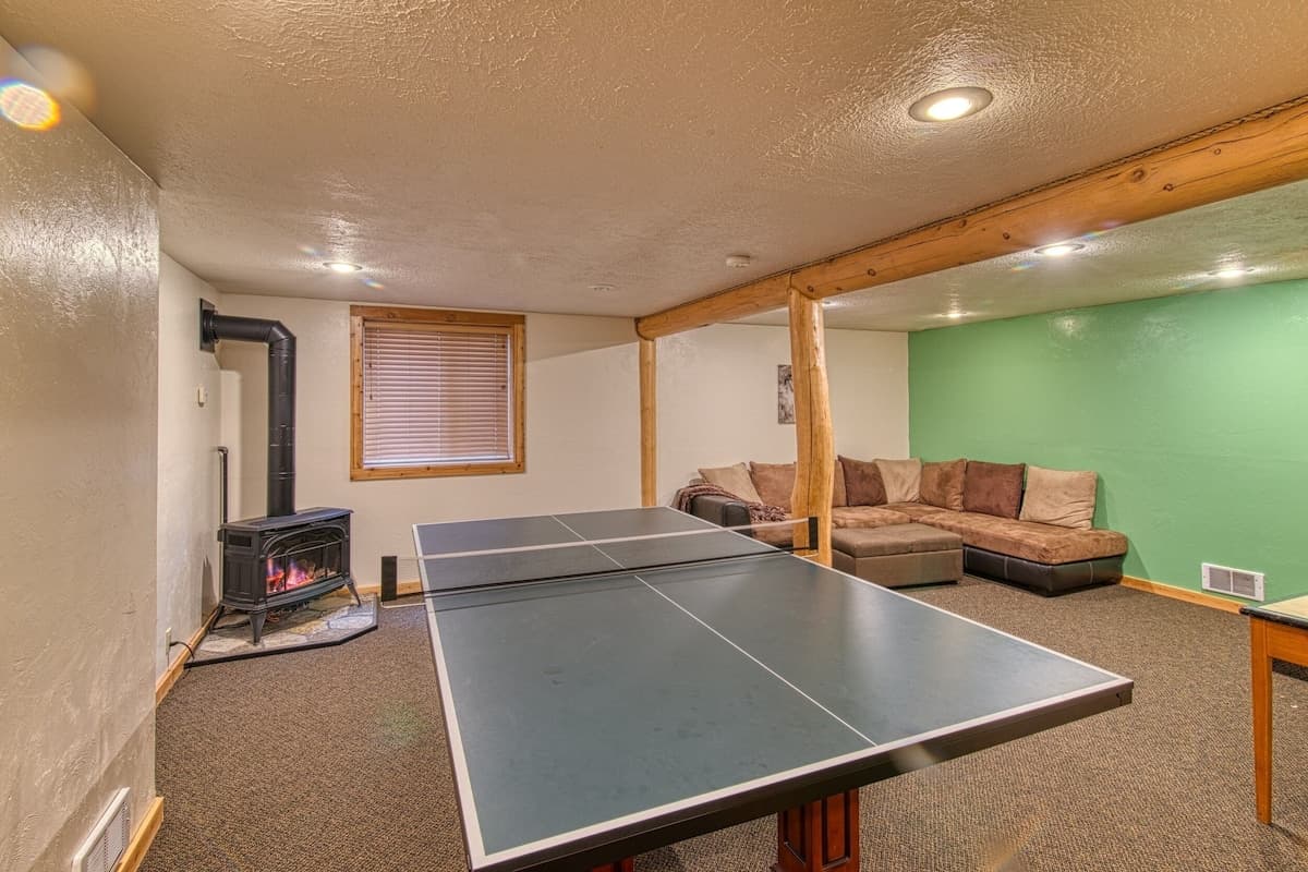 "The Yellowstone cabin did not disappoint. The cabin was beautiful, full of charm and room." - Daniel B. 