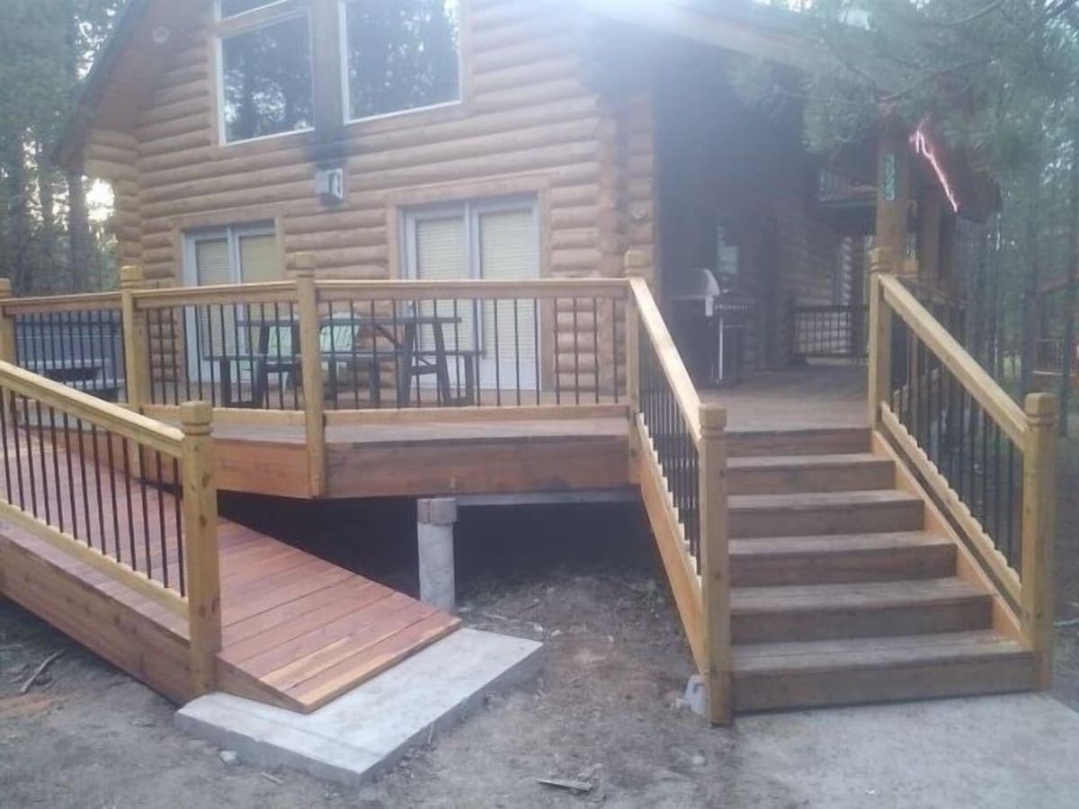 "Beautiful area, cozy cabin, plenty of room for all of us!" - Robin