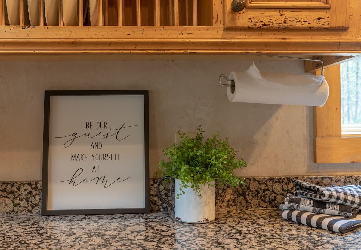 Homey touches throughout the cabin.