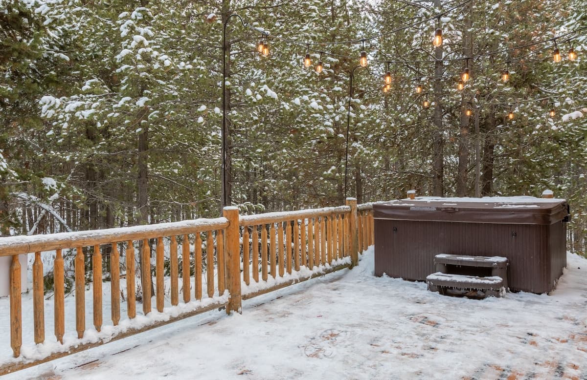 Magical evenings spent under the starry night sky in the hot tub with romantic ambiance of lights.