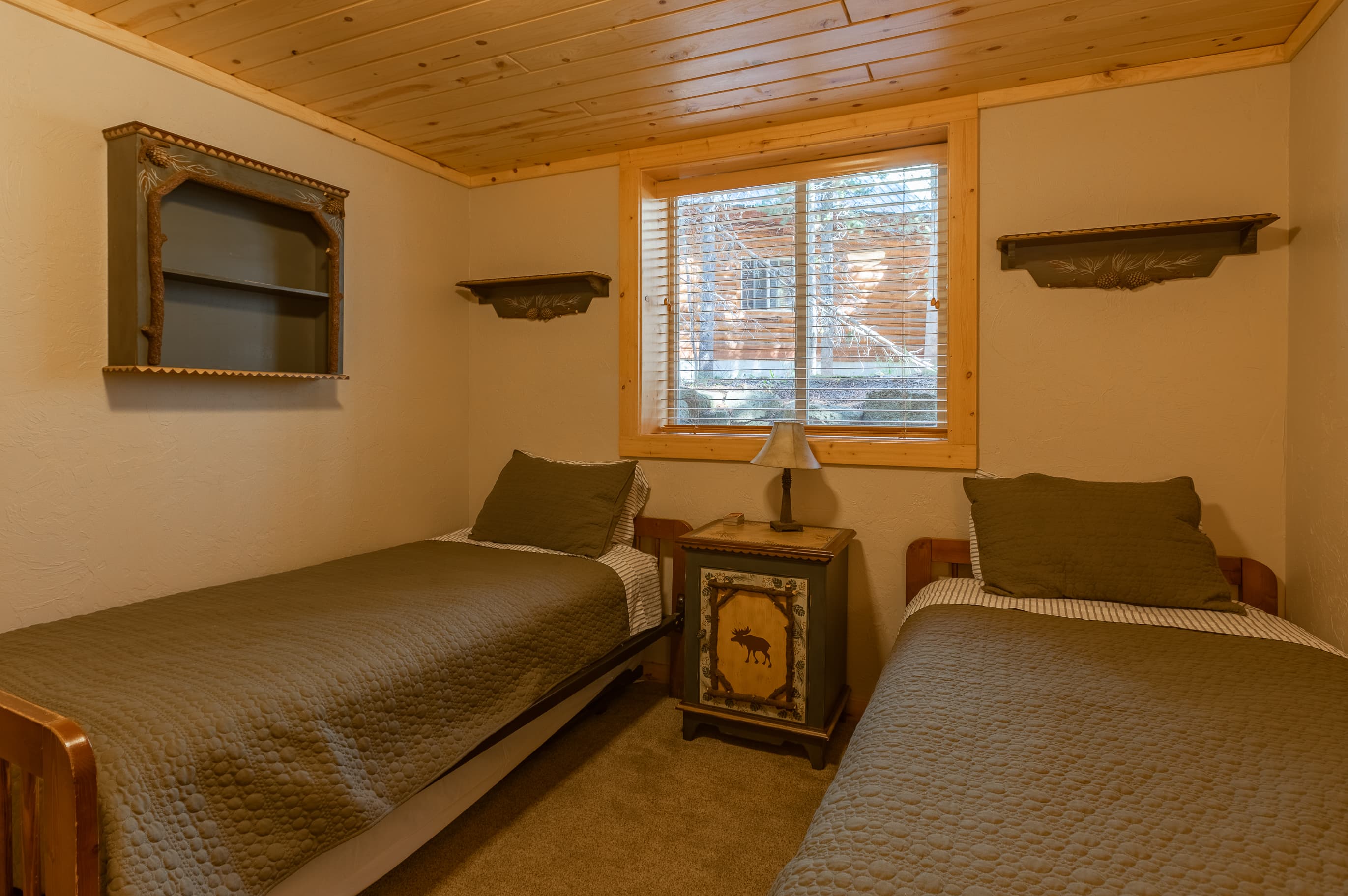 2 Twin beds