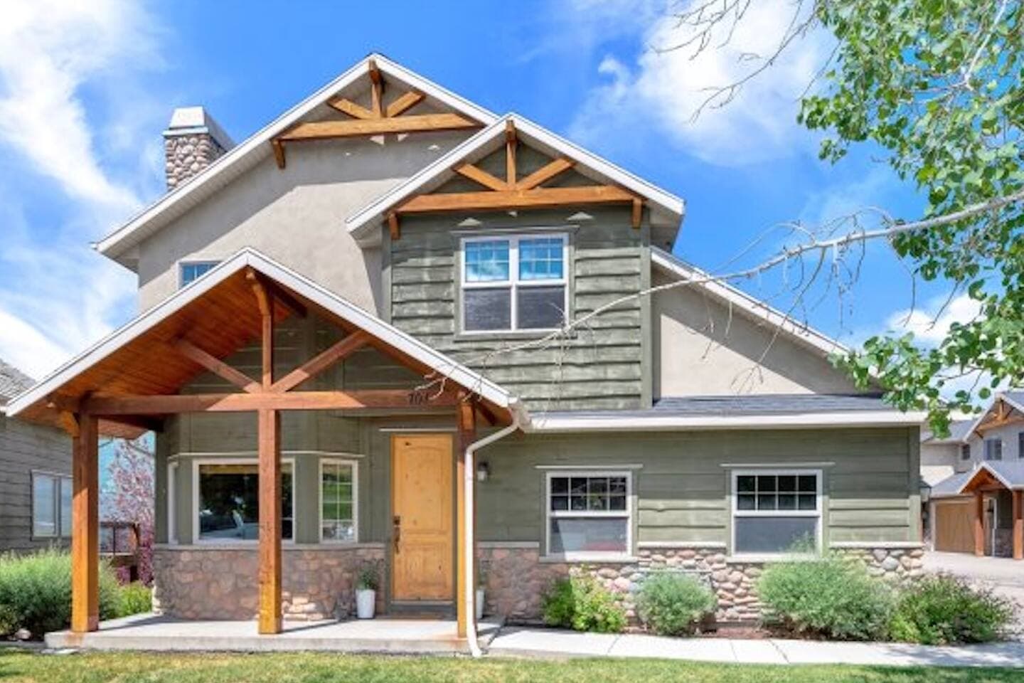 5 bedroom, 4.5 bathroom Townhome