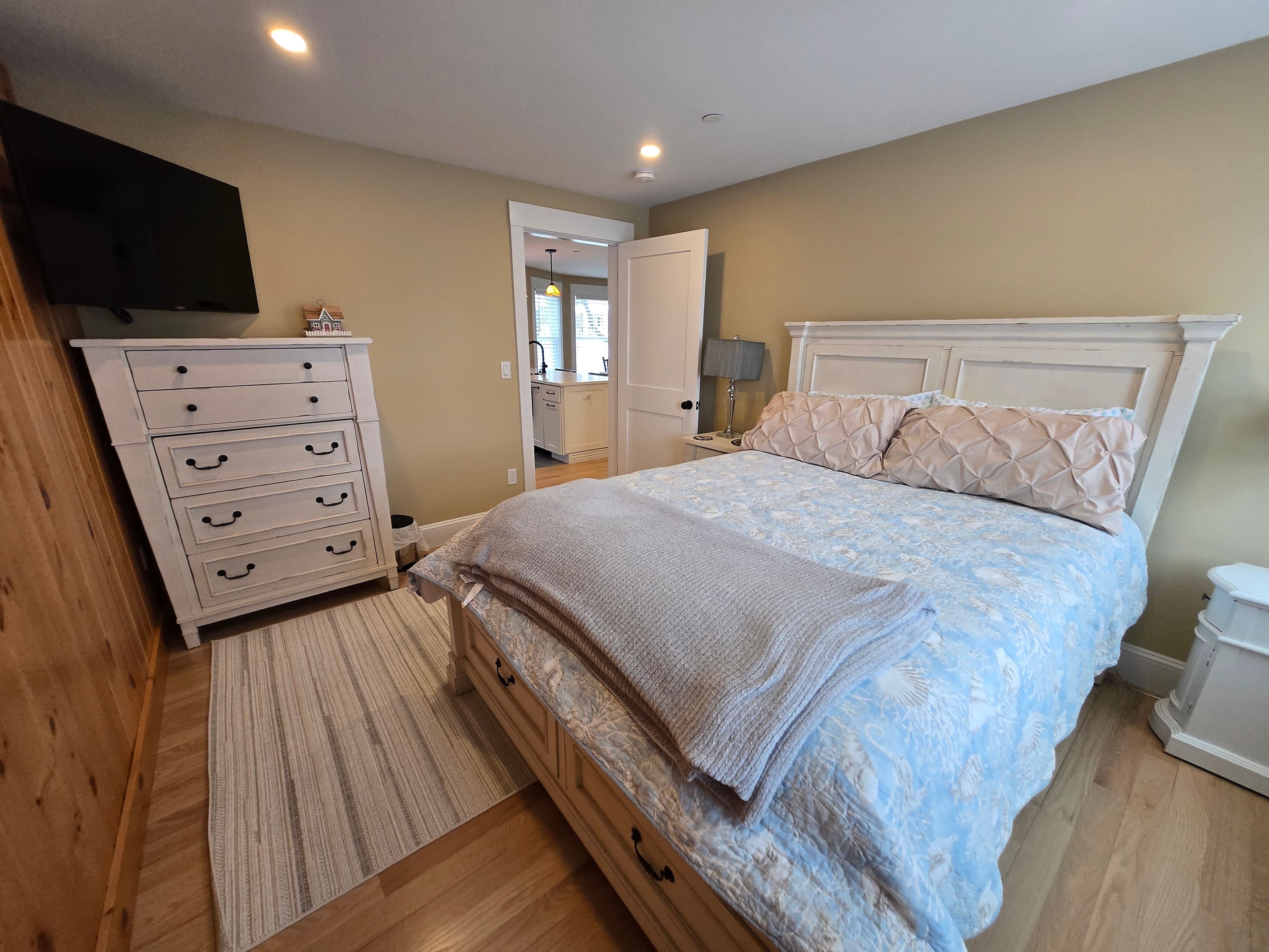 Bedroom Queen Bed