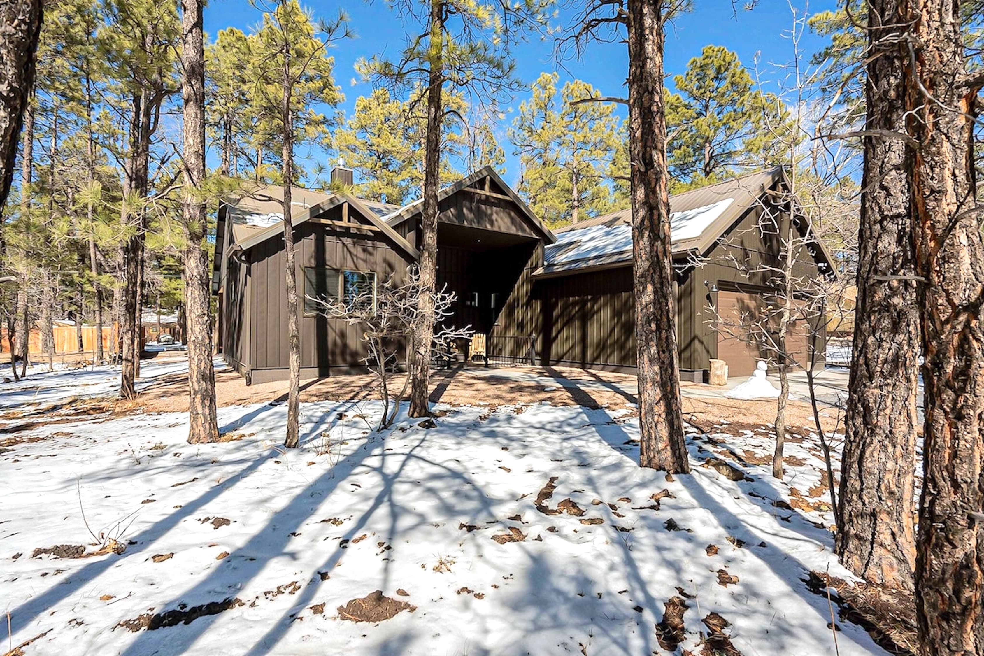 Whether blanketed in snow or kissed by sunshine, Lakeside Pines offers a breathtaking view that feels like home all year round.