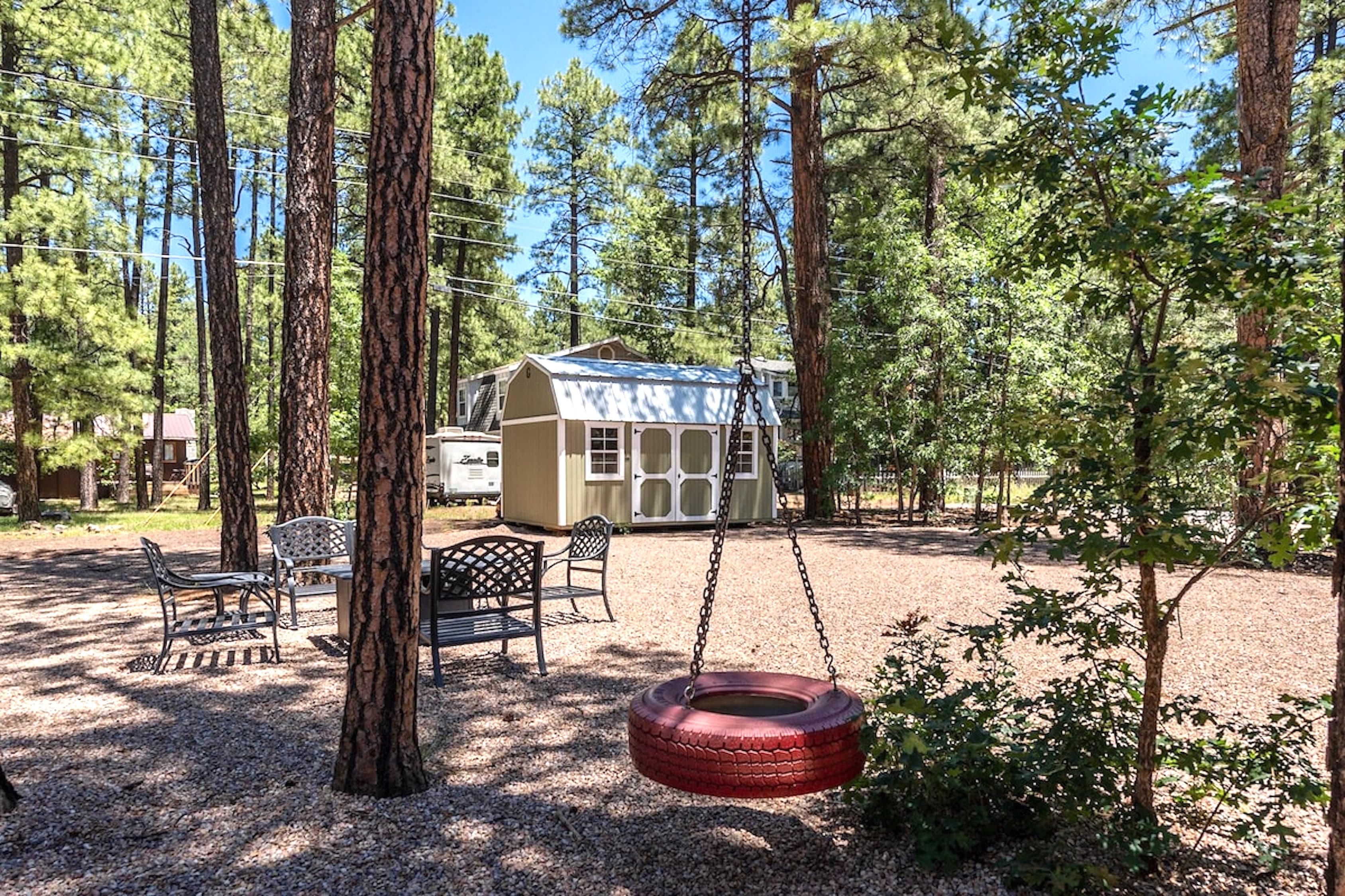 “Our kids loved the tree tire swing and playing catch outside.” – Darren (June 2025)