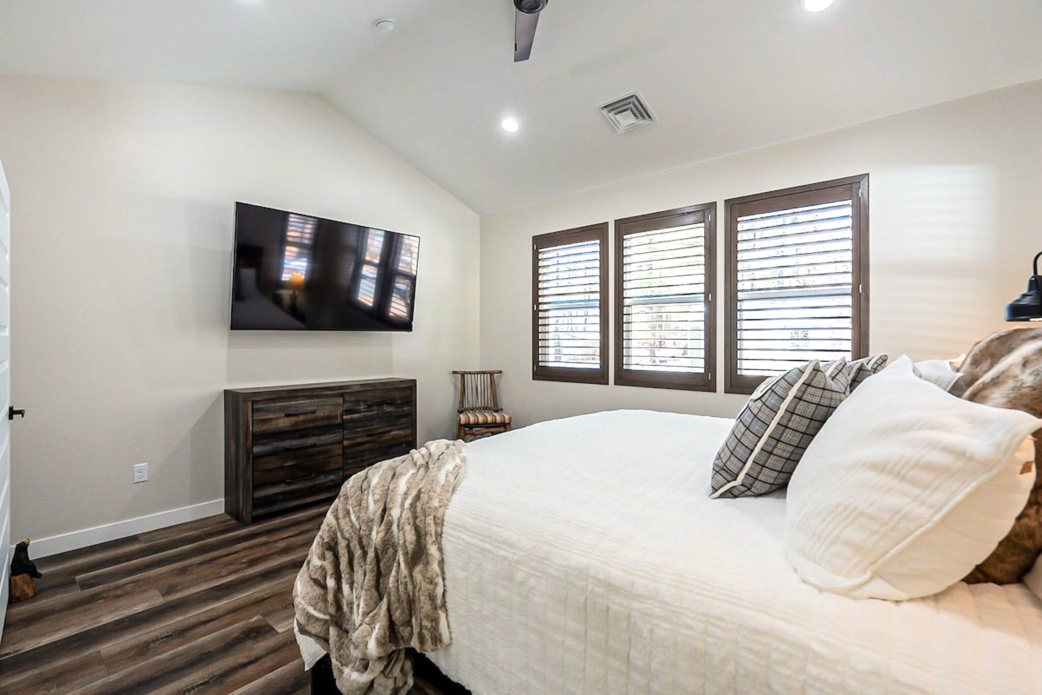 Wake up to forest views and unwind with your favorite shows — this serene bedroom blends rustic charm with modern luxury.