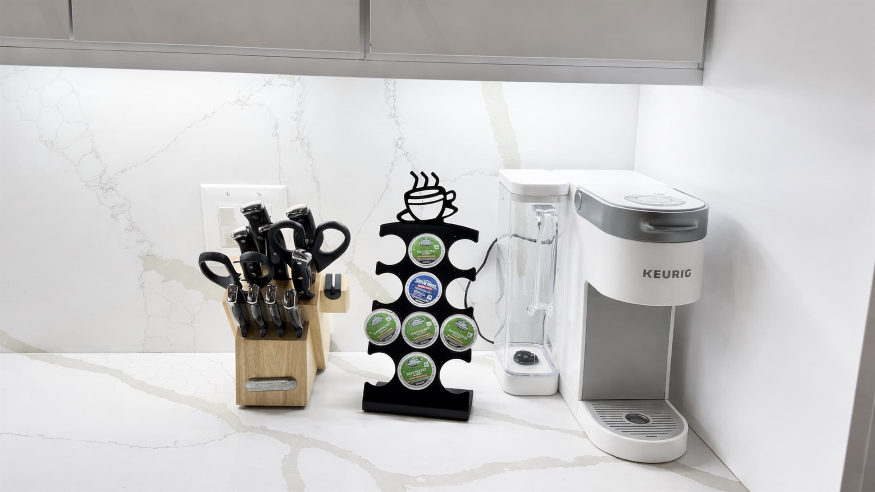 Chef's Kitchen — Keurig Coffee Station, Full Refrigerator, Fully Stocked for Guests
