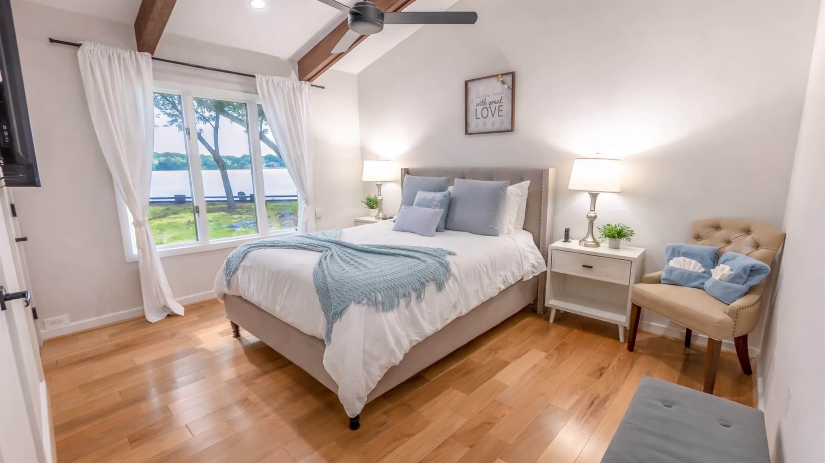 Queen Suite — River-View Windows, Private Ensuite, Plush Bedding, Natural Light