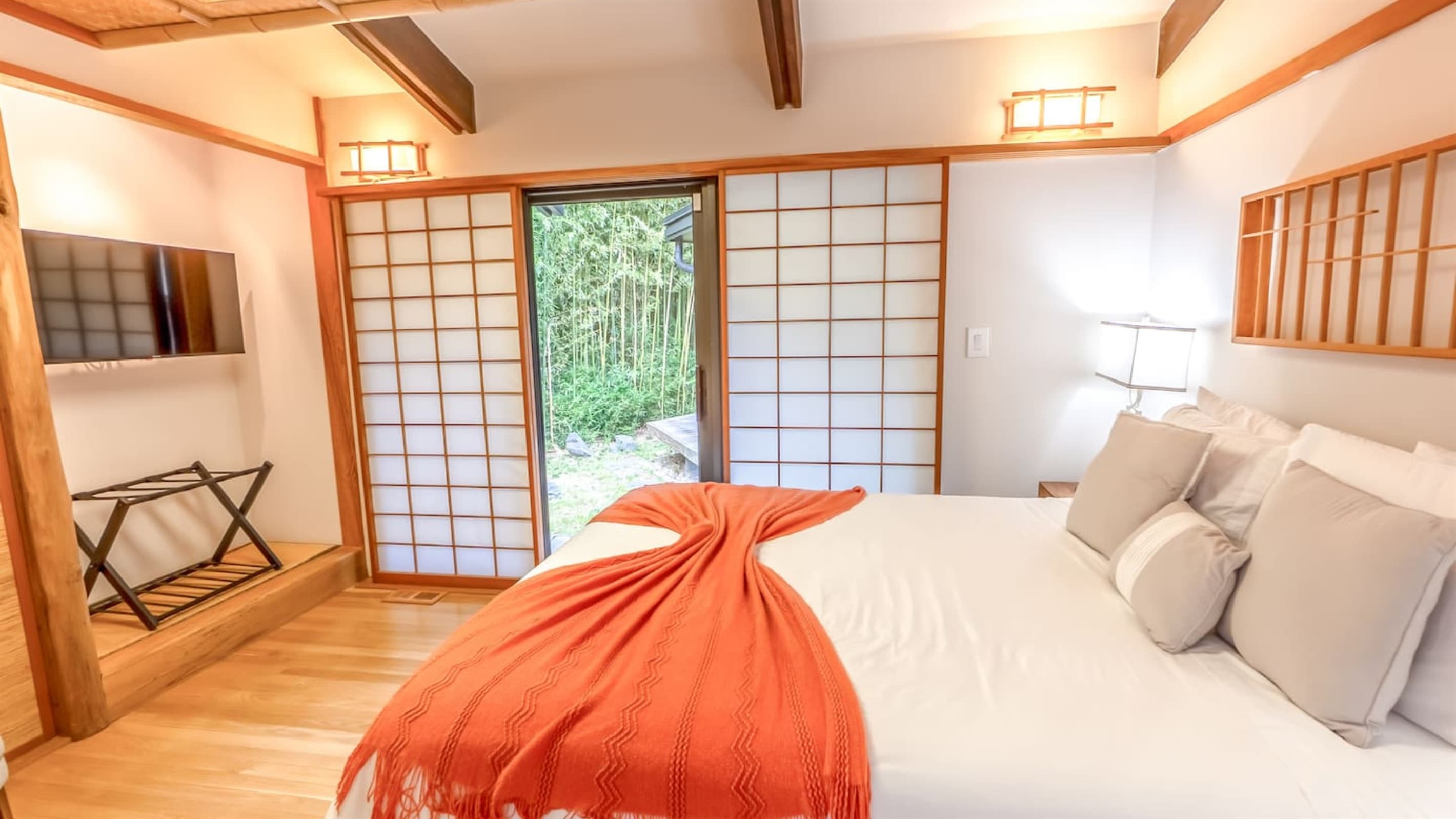 King Suite — Central Wing, Shoji Screen Detail, Japanese-Zen Design, Private Ensuite
