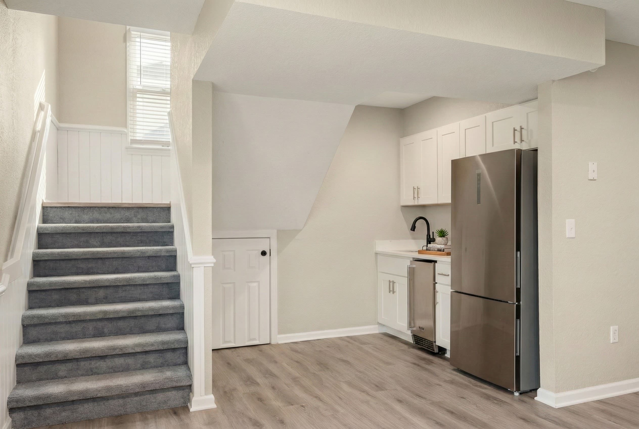 Ground-Level Entryway with Kitchenette — Convenient Bar & Stair Access | Harmankaya, Corolla NC