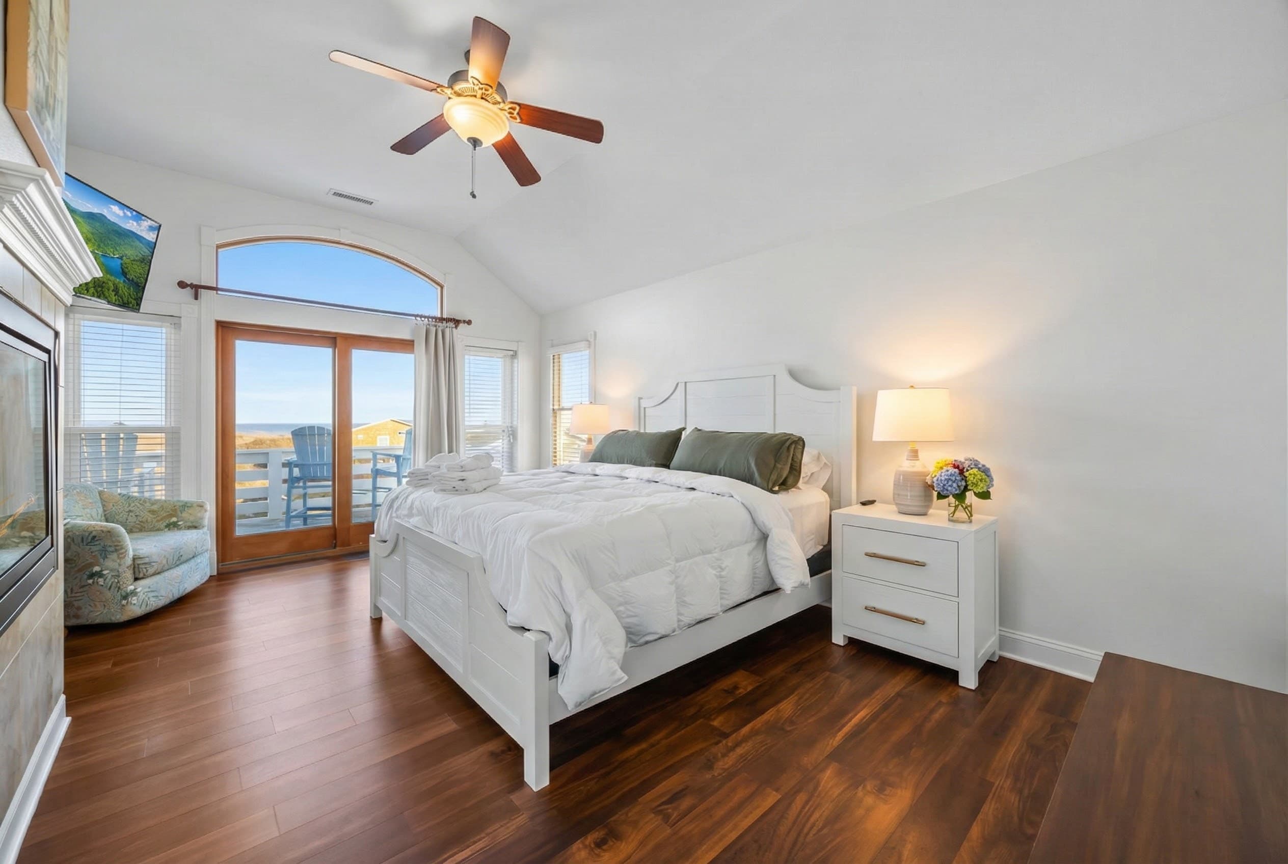 King Suite 1 — Cozy Dark Wood Furnishings with Premium Bedding & Ensuite Bath | Angler's Retreat, Nags Head OBX