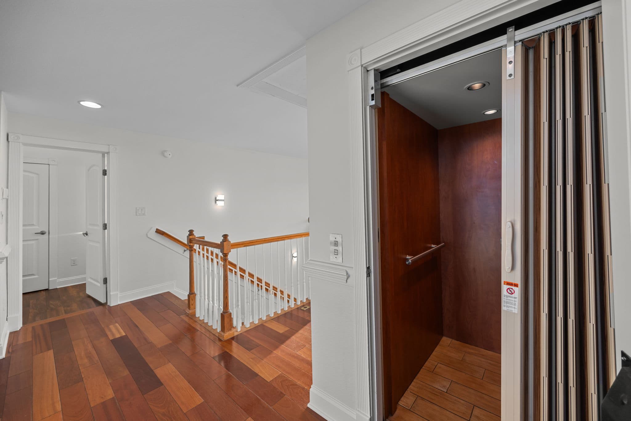 King Suite 2 Ensuite — Full Bathroom with Tub & Modern Finishes | Angler's Retreat, Nags Head OBX