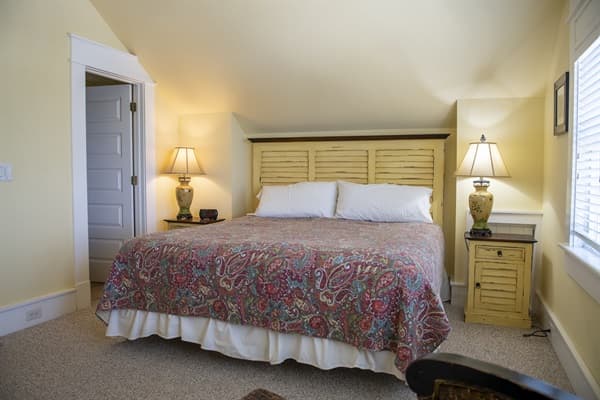 Mark Twain Guest Suite — King Master with Ensuite & Standing Shower | Event Accommodations | Corolla 4x4, OBX