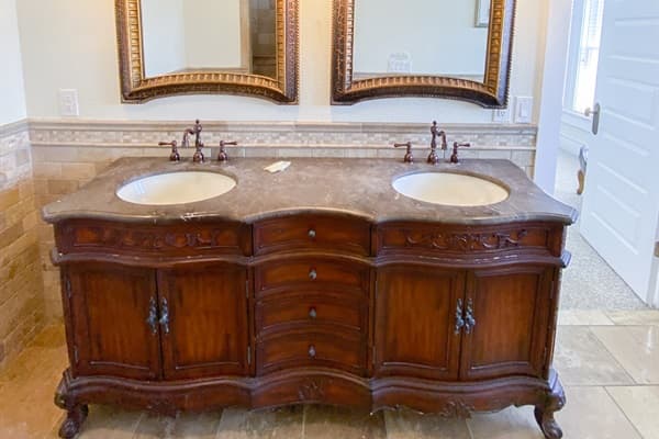 Mark Twain Ensuite — Walk-In Shower with Glass Enclosure | Event-Ready Estate | Corolla 4x4, OBX
