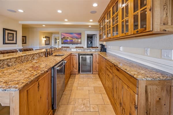 Mark Twain Bathroom — Clean Lines & Contemporary Design | Ensuite for Event Guests | Corolla 4x4, OBX