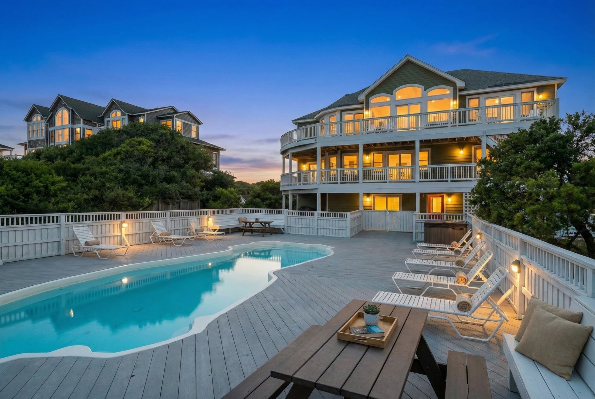 The Fitzgerald offers a variety of event spaces for your OBX gathering. Discover the perfect spot for your Outer Banks beach wedding, family reunion, or retreat.