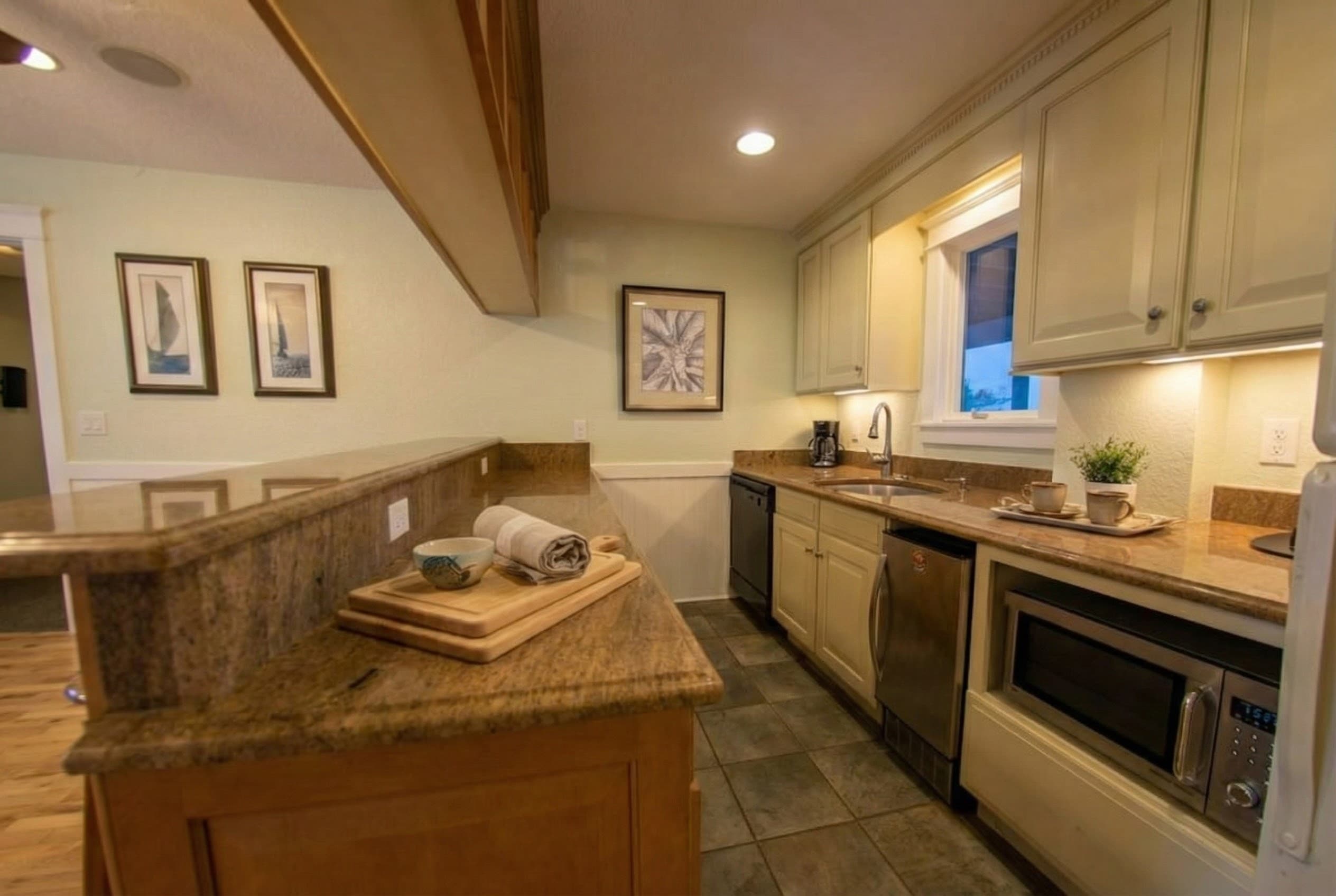 There's room for everyone in our OBX event-focused beach rental's downstairs bar kitchenette, equipped with an industrial ice machine - ideal for reunions or large gatherings.
