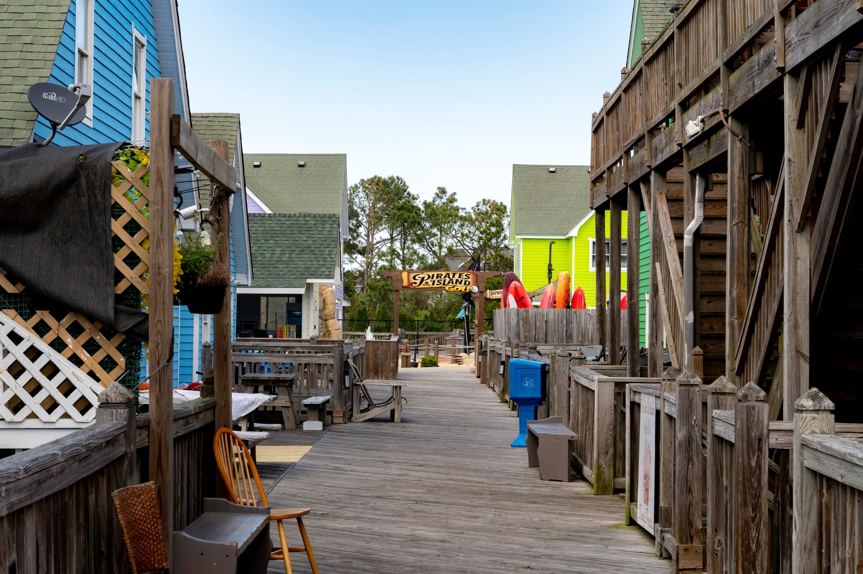 Colorful Outer Banks beach shops — charming coastal boutiques and galleries for leisurely shopping during your retreat