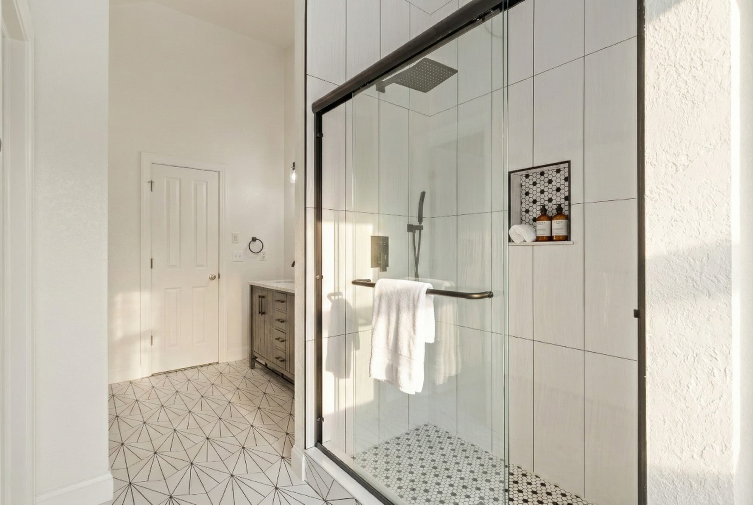 BR5 — Relaxing View of the Seafoam Sanctuary Suite | Soundside Pearl, Duck NC