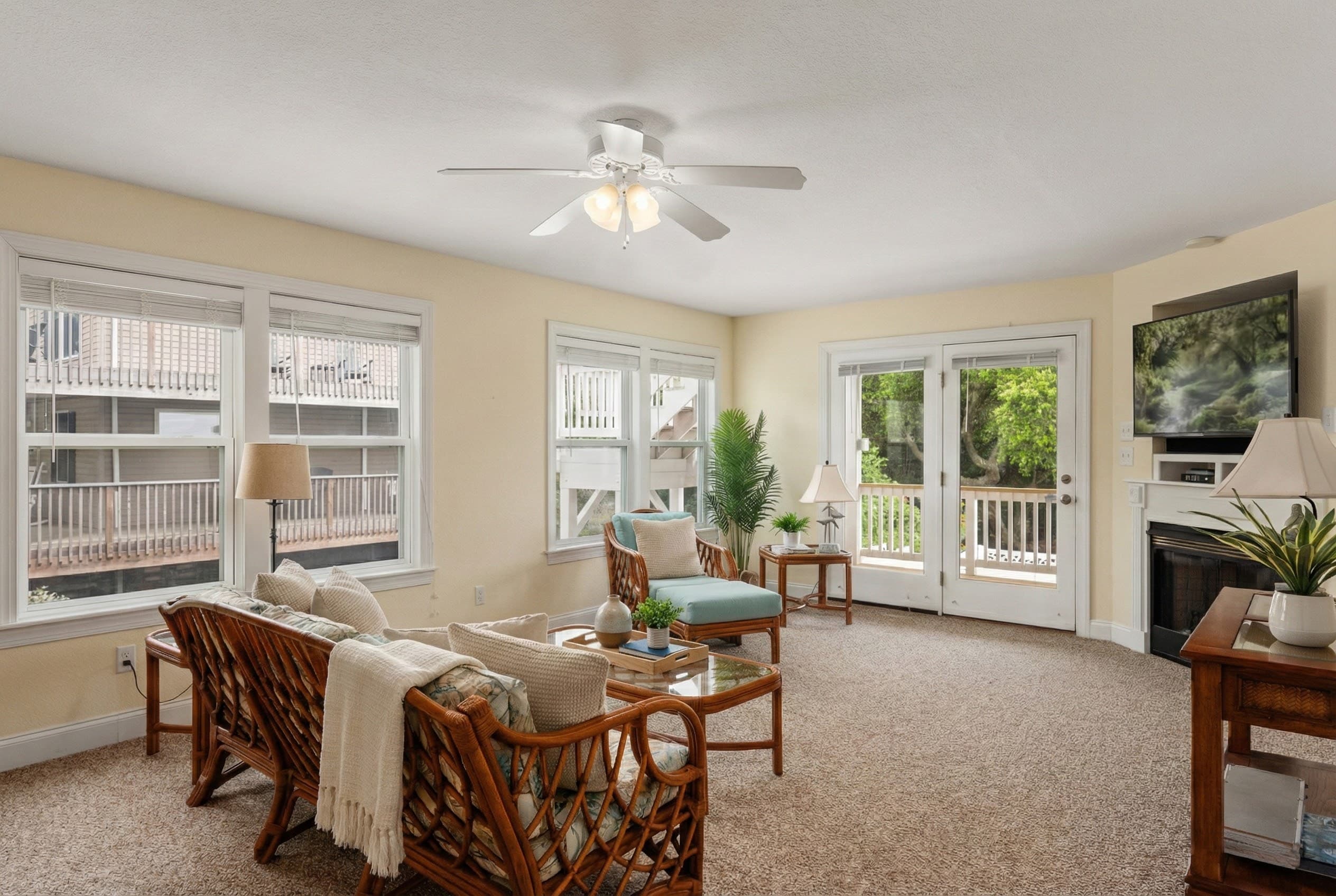 Bright & Open Living Area with Coastal Comfort — Room for the Whole Family | Soundside Pearl, Duck NC