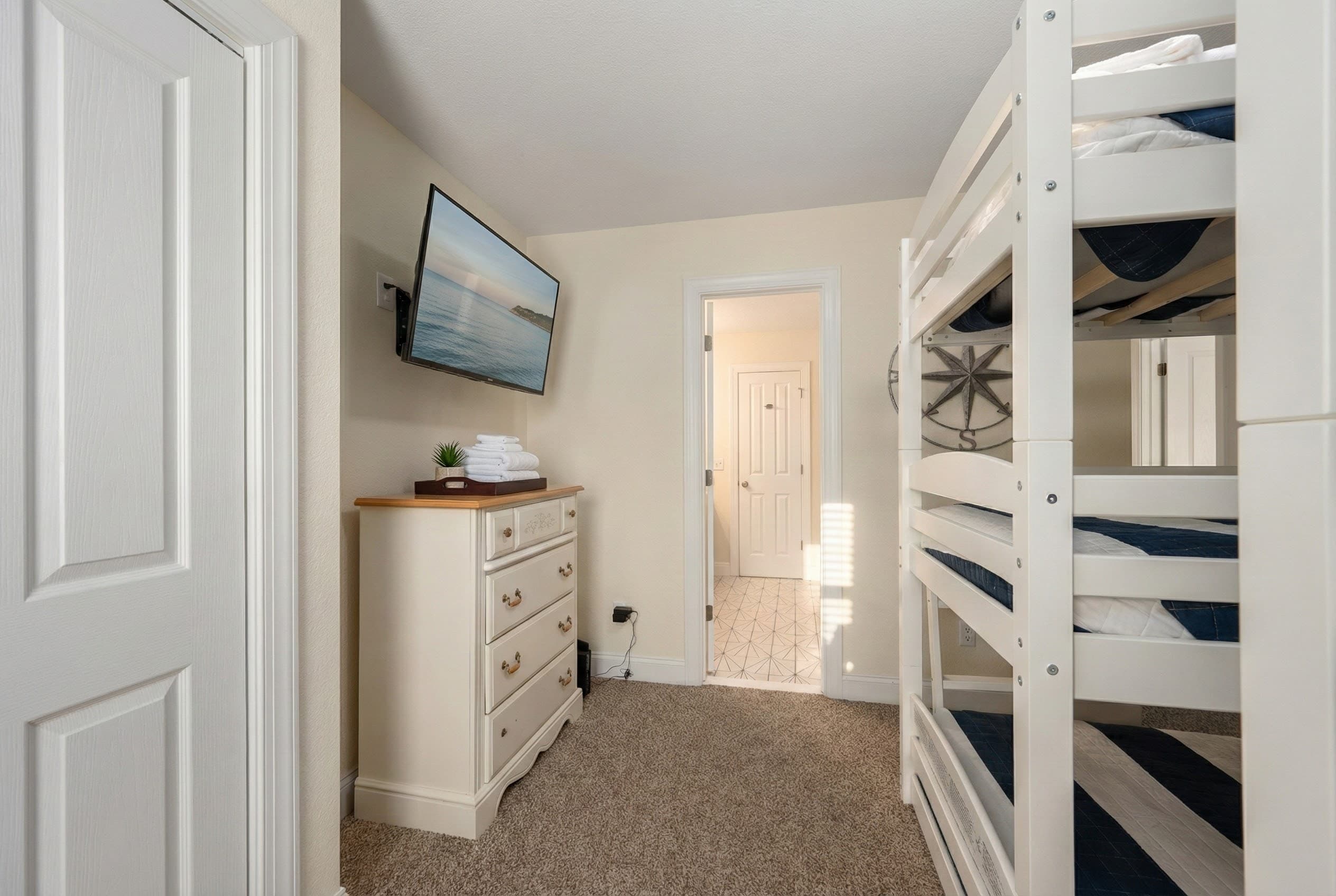 BR2 Mid-Level Bunk Room — A Cozy Haven for Young Adventurers | Soundside Pearl, Duck Outer Banks
