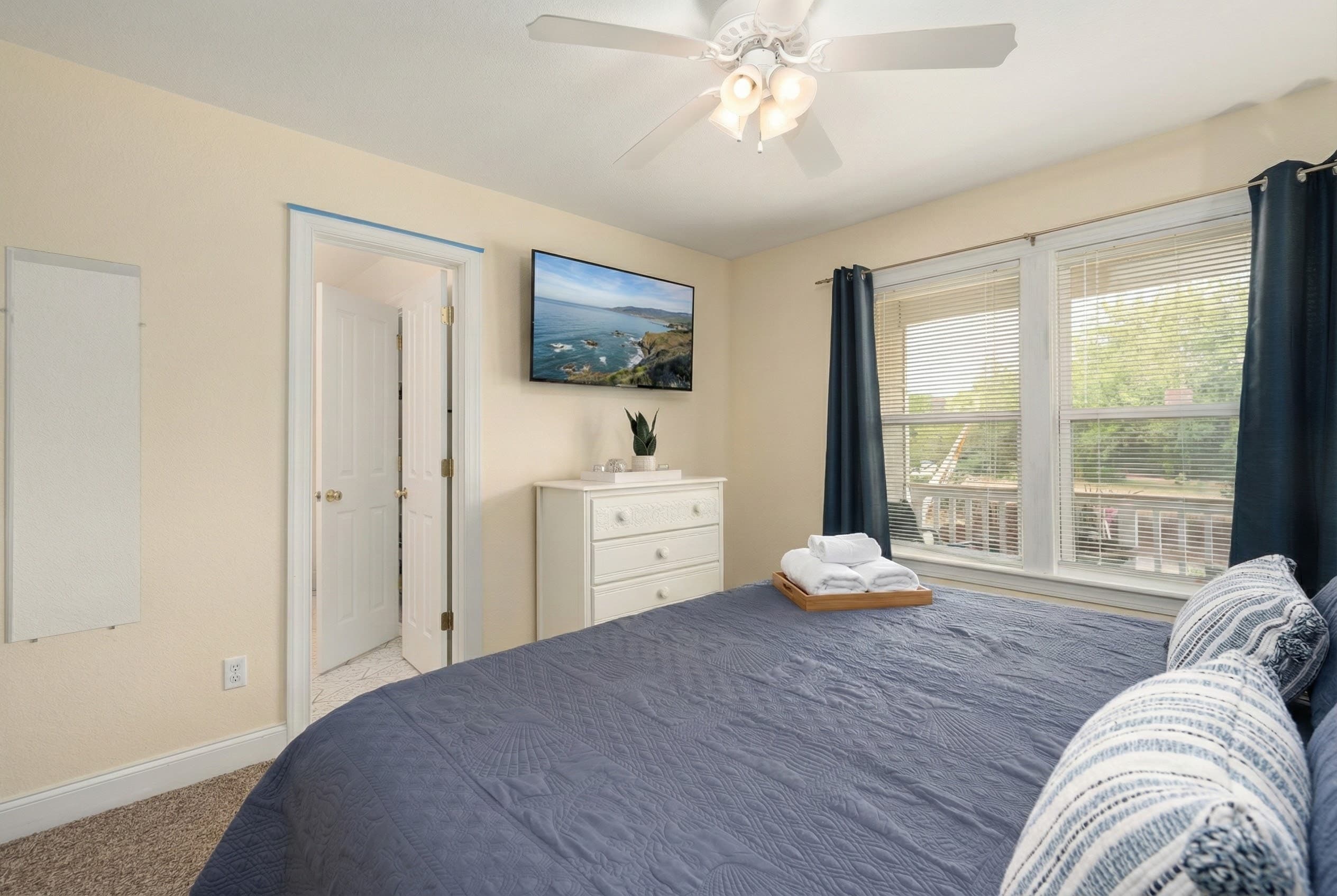 The Oyster Pearl (BR1) — King Suite with Soft Neutrals & Tranquil Ambiance | Soundside Pearl, OBX