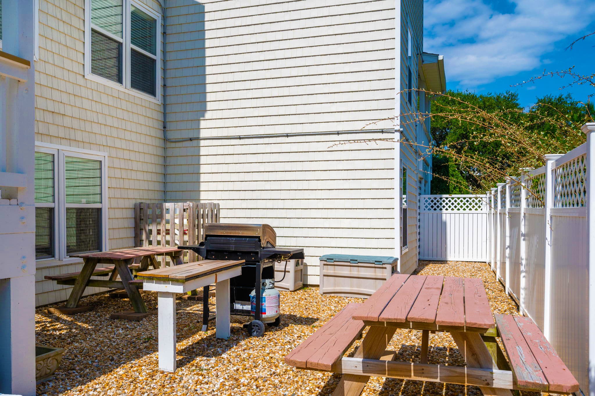 Outdoor Poolside Dining Area — Al Fresco Meals by the Private Pool | Soundside Pearl, Duck Outer Banks