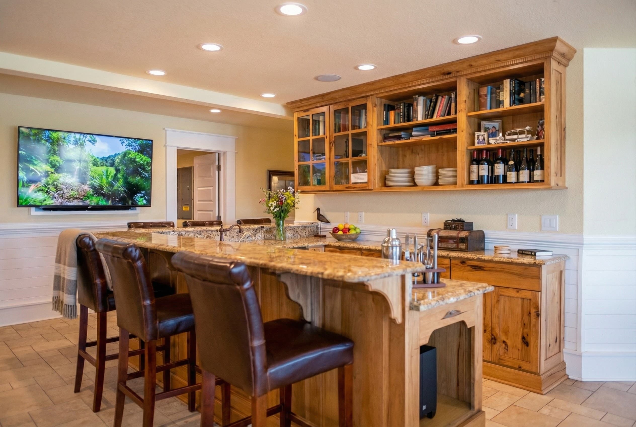 Game Room & Bar Lounge with Smart TVs — Pool Table, Cocktail Bar & Entertainment for All Ages | The Mark Twain, Outer Banks