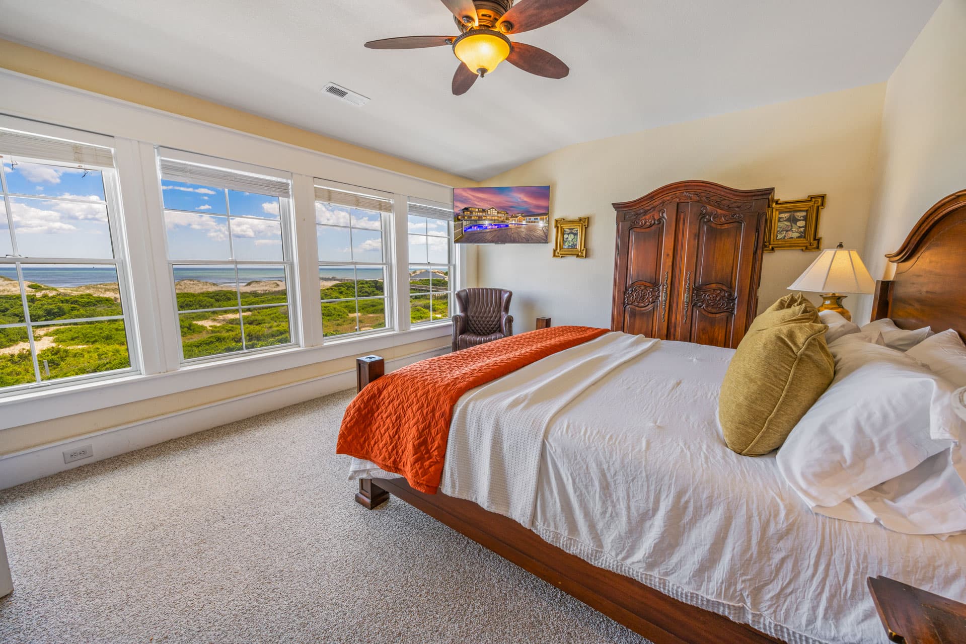Guest Suite — Warm Decor and Premium Bedding at Mark Twain Estate, Level 3, Overnight Comfort for Event Weekend Guests