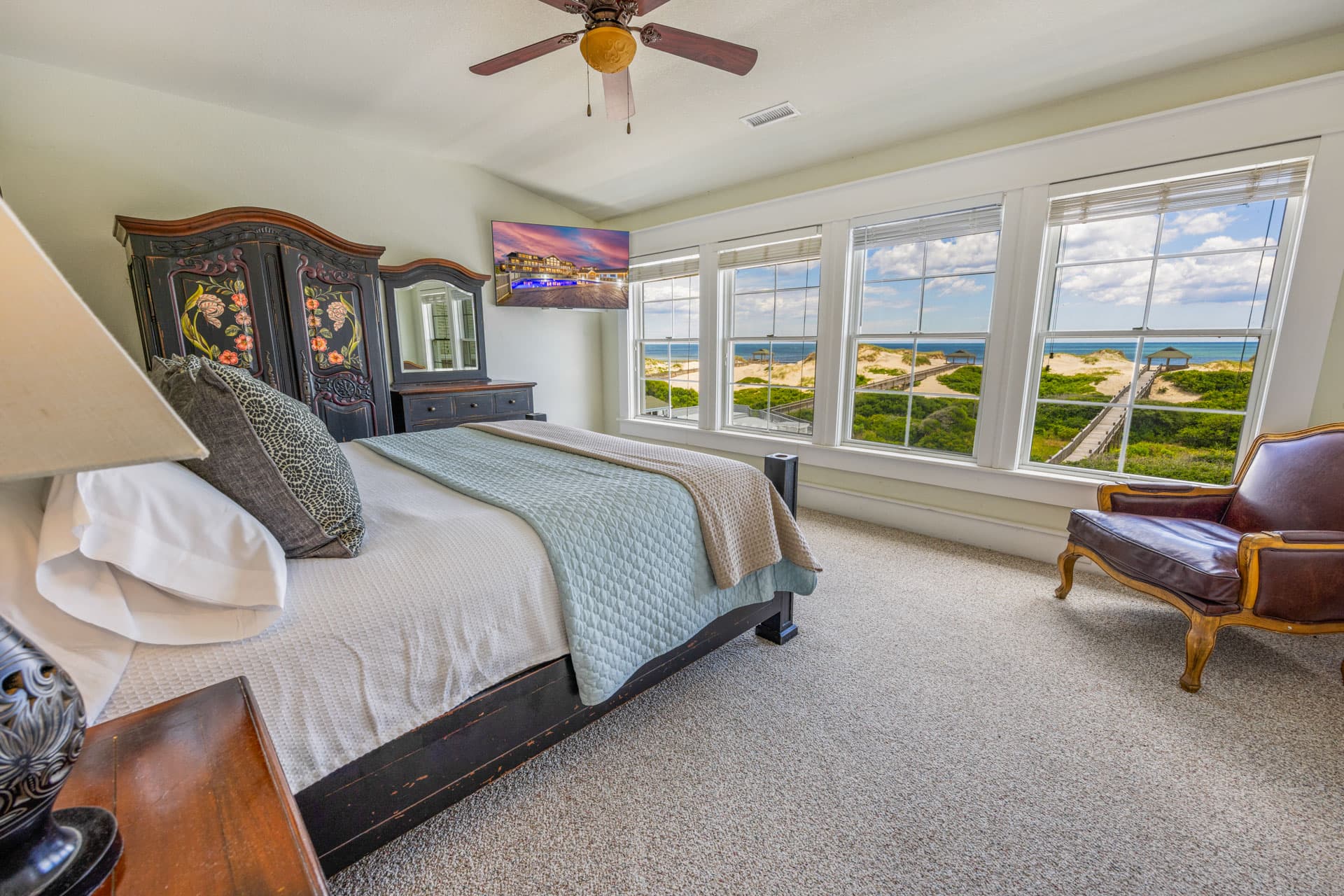 Executive Suite — Elegant King Suite with Ocean Views at Mark Twain Estate, Level 3, Premium Accommodations for Event VIPs