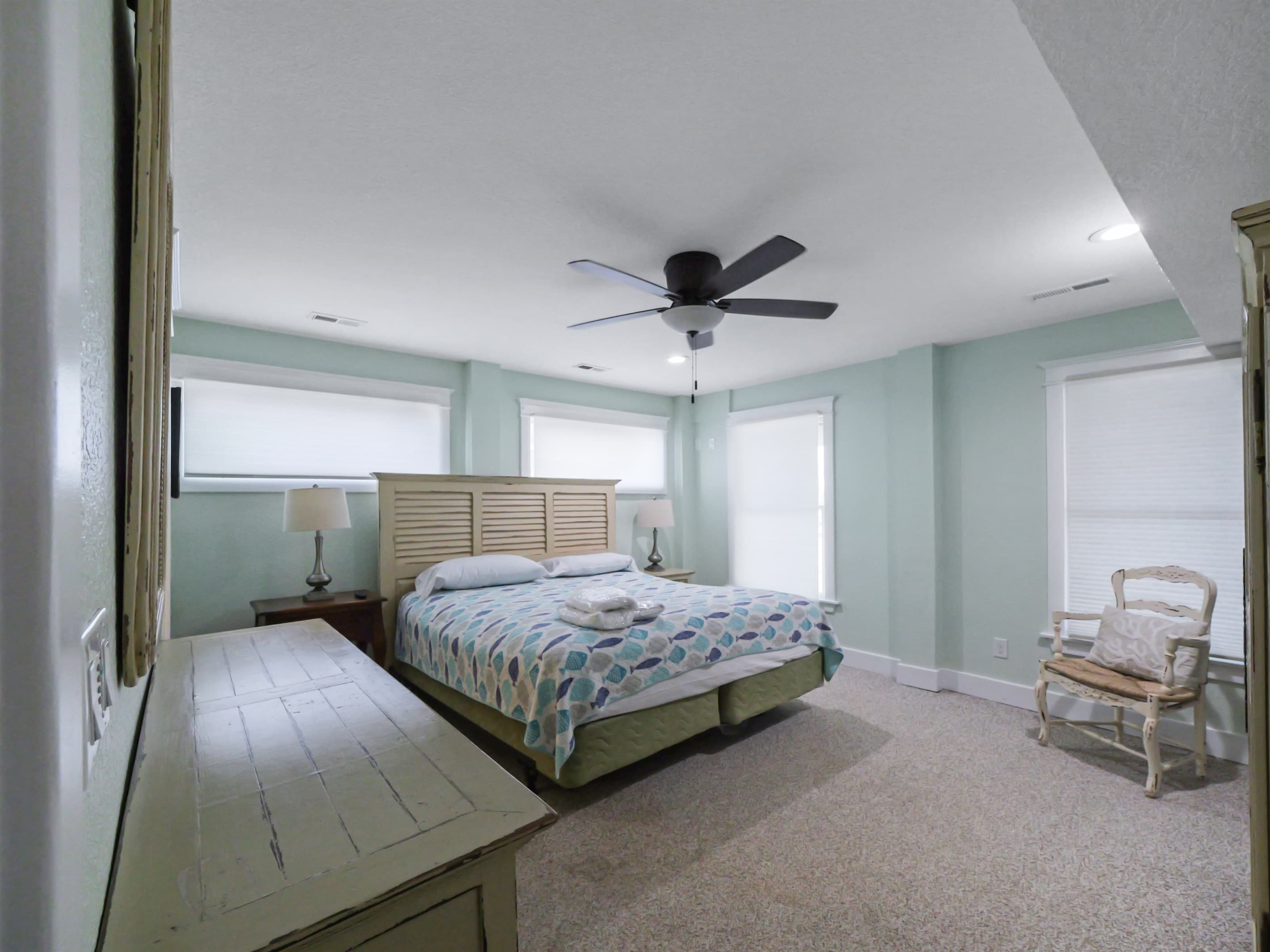 Guest Suite — Fitzgerald Estate King Bed with Coastal Comfort, Level 2, Relaxing Retreat for Event Weekend Stays