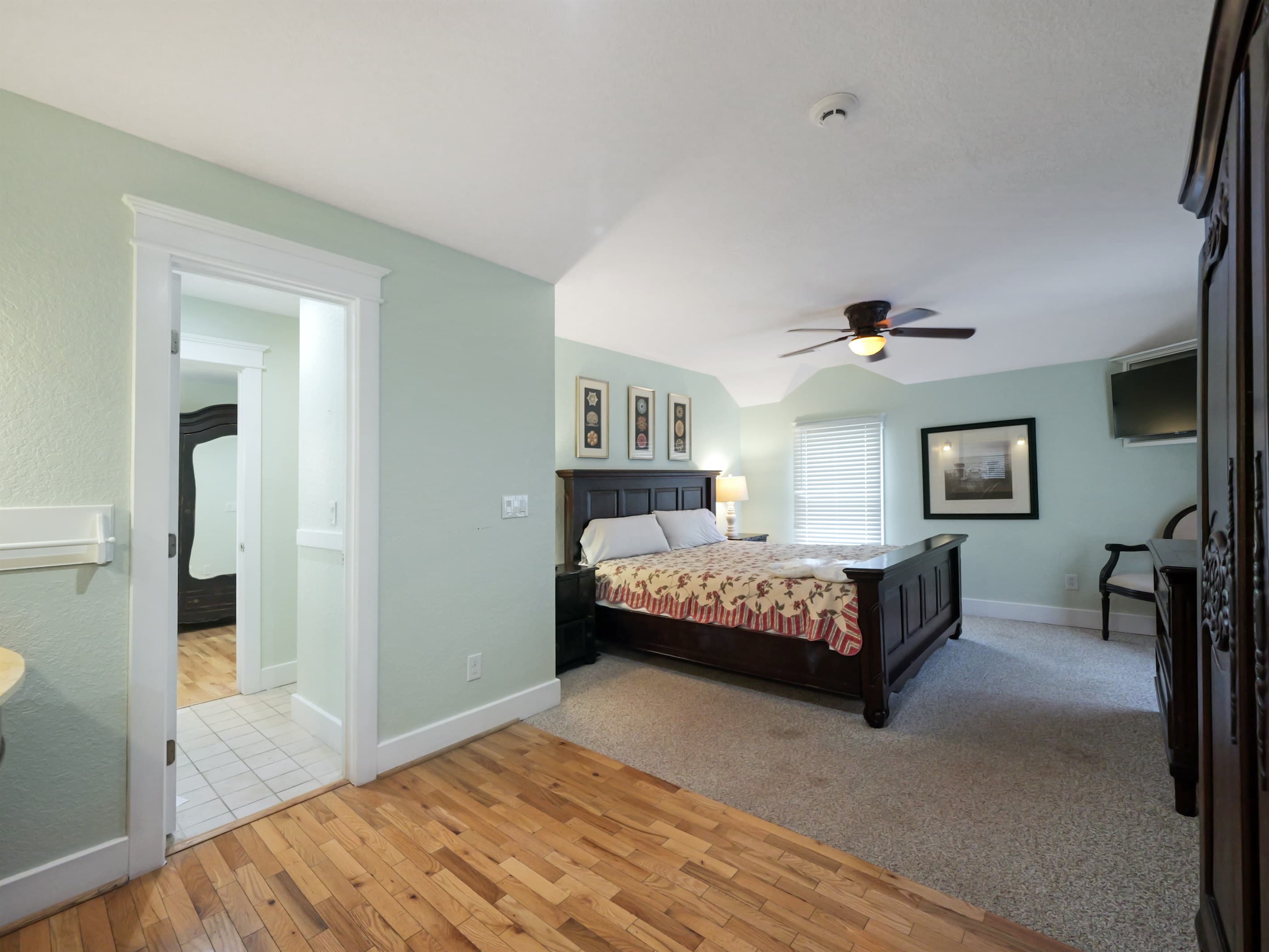 The Fitzgerald Estate Bedroom 13 — Elegant and Private Guest Suite, Corolla 4x4 Beach, Outer Banks