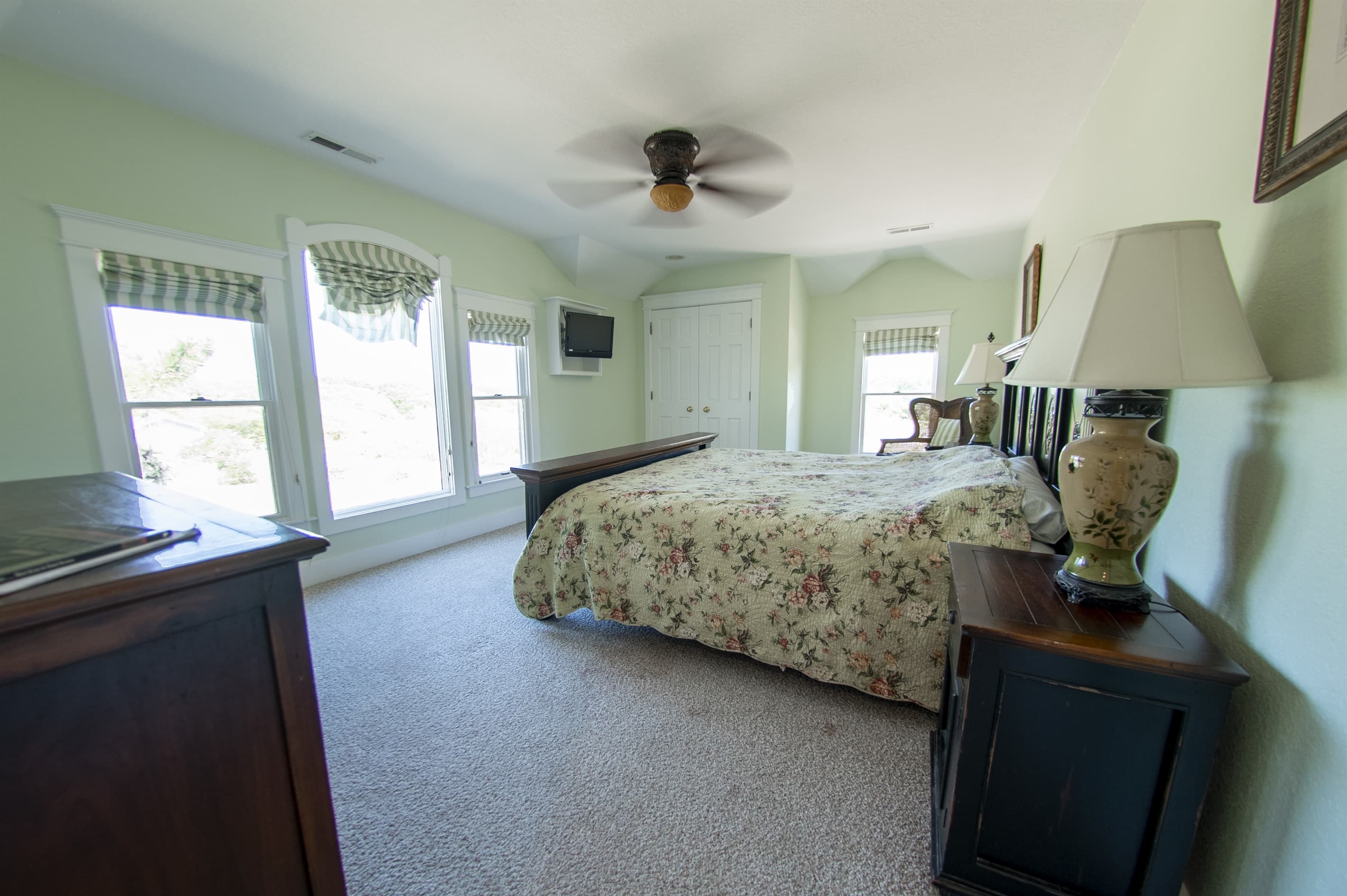 Private Estate Guest Suite — Mark Twain Bunk Room, Fun & Functional for Groups | Three Authors, OBX