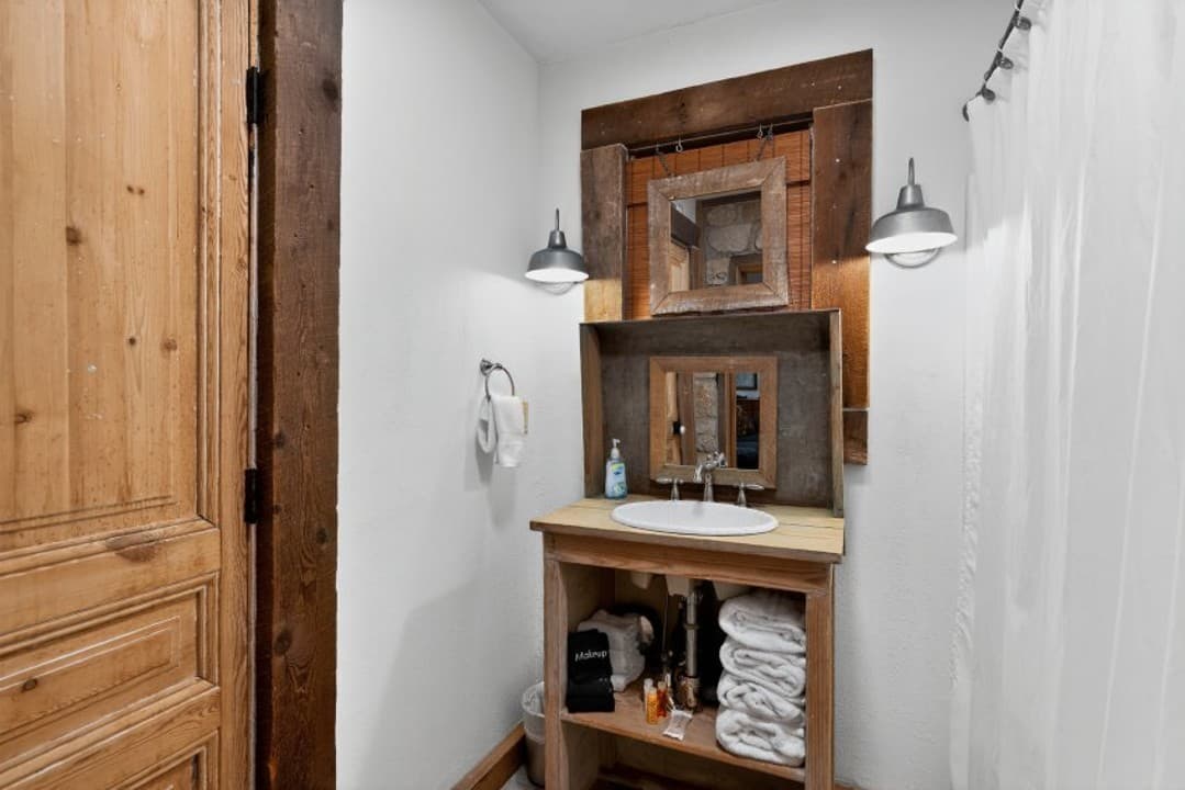 Gallery Image 12