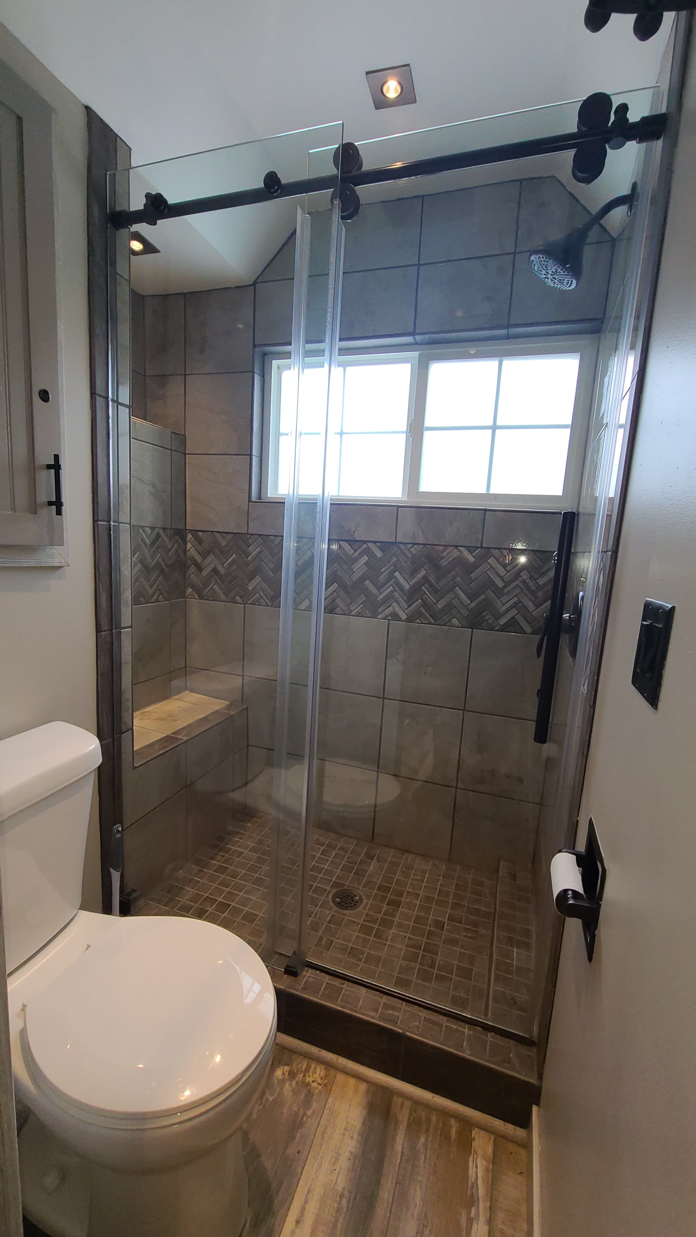 WALK IN SHOWER 2ND FL