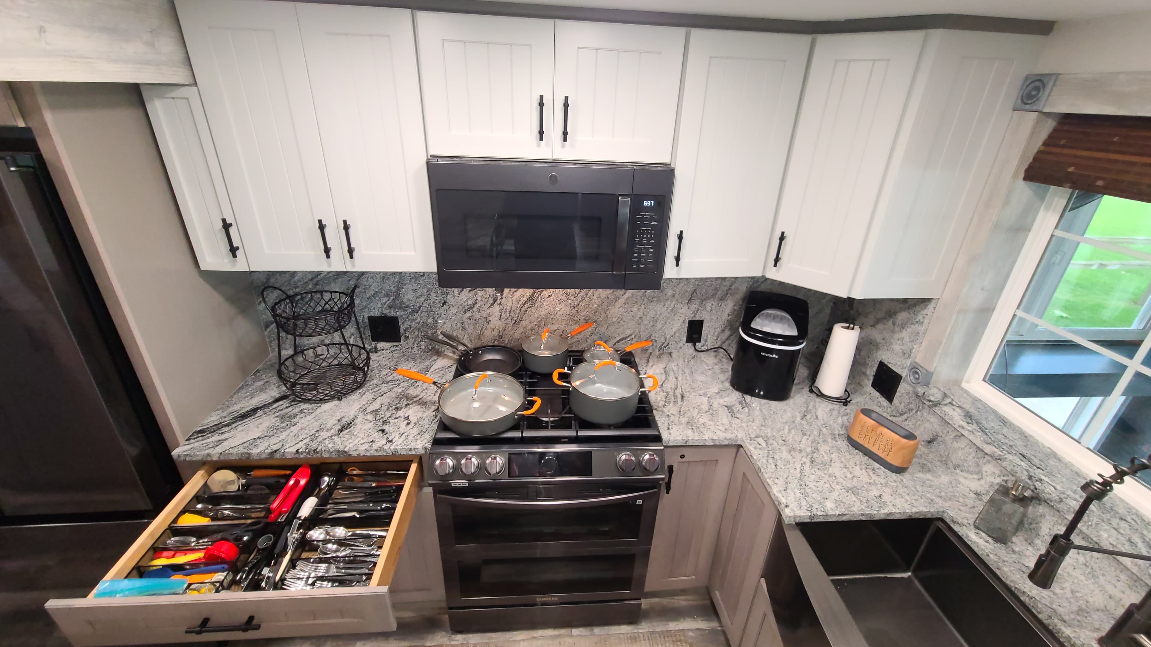 STOVE KITCHEN 