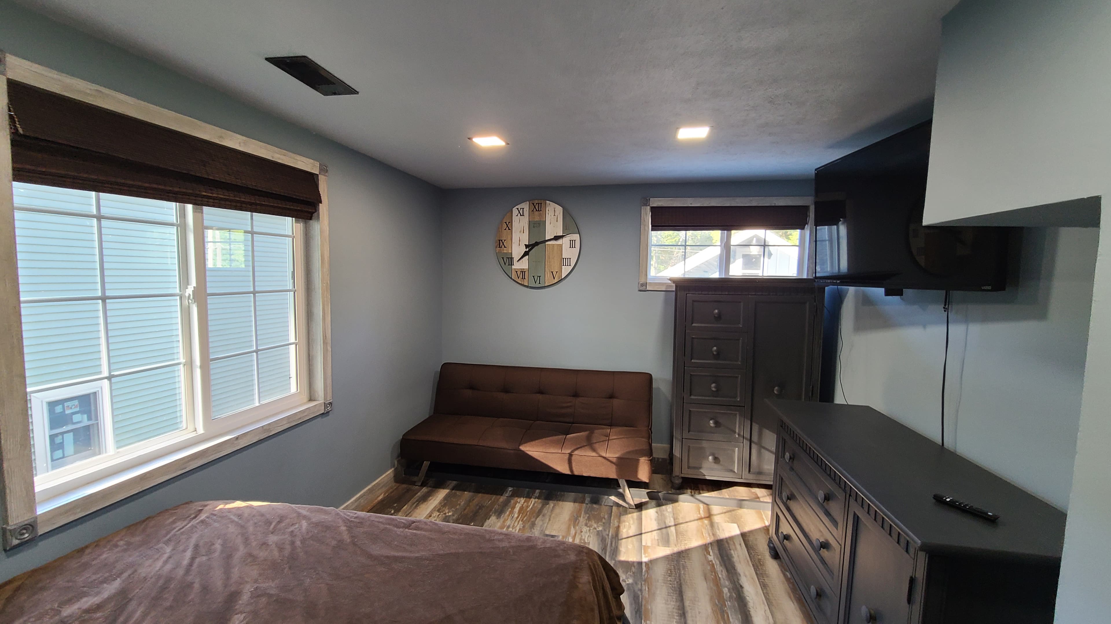 2ND FL QUEEN BED 