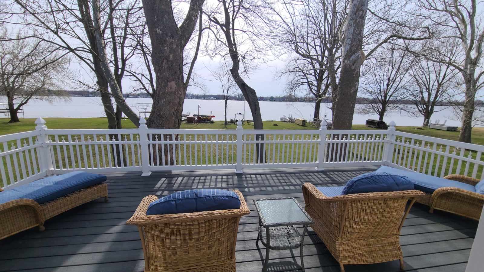 BALCONY LAKE CENTER