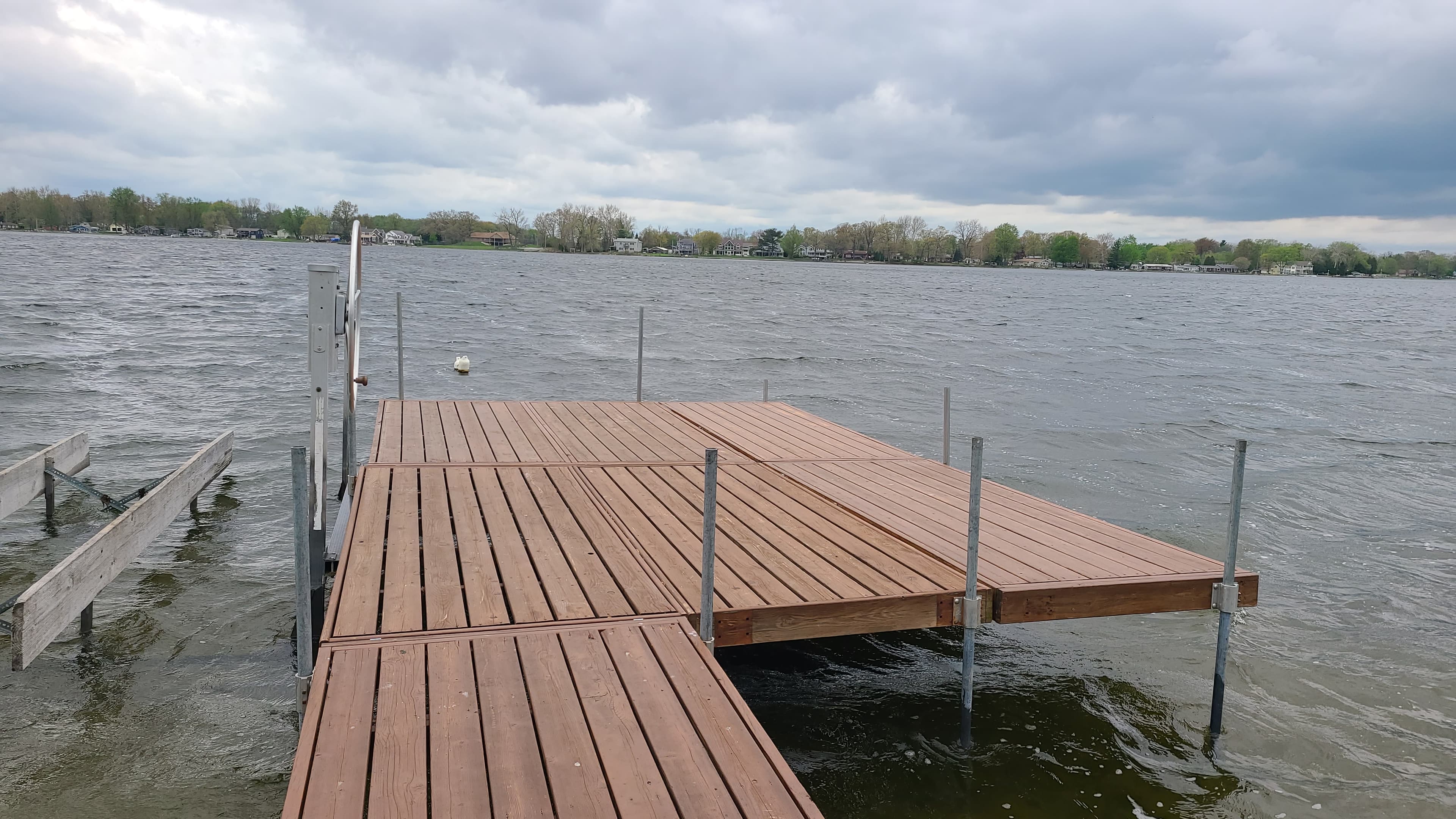 DOCK TO LAKE