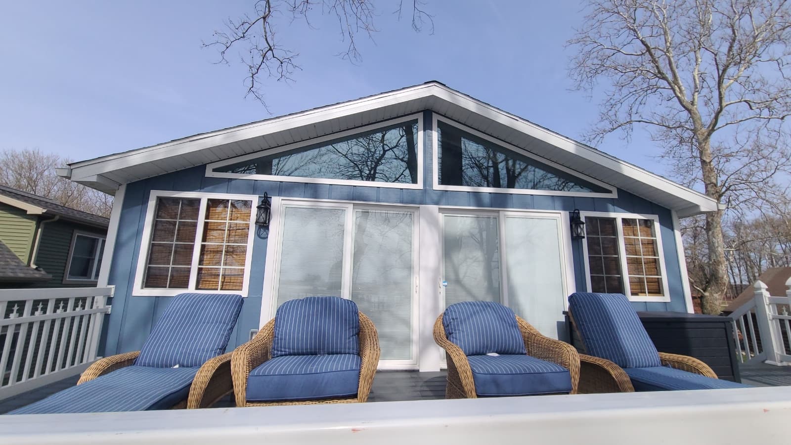 BALCONY CENTER