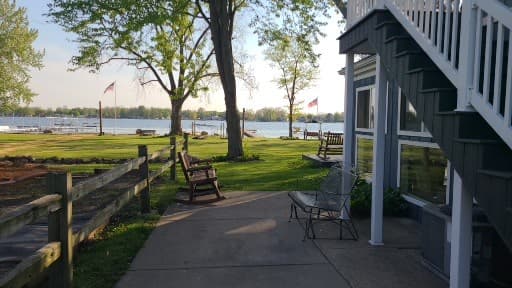 DRIVEWAY END TO LAKE 