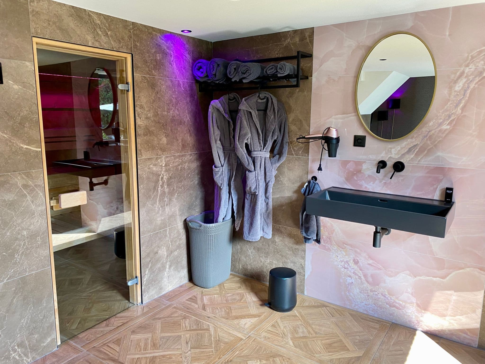 Bathroom / Wellness