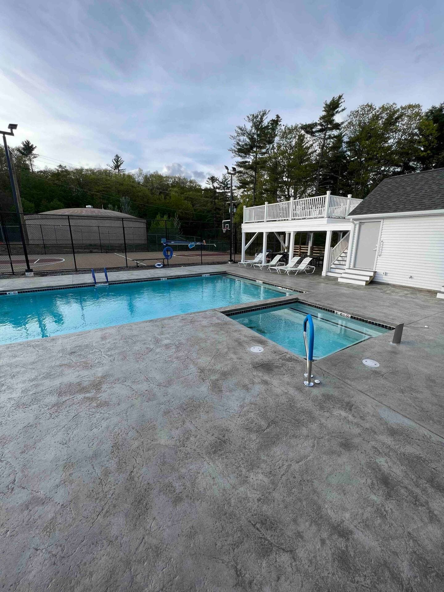 Pool, spa and suning deck