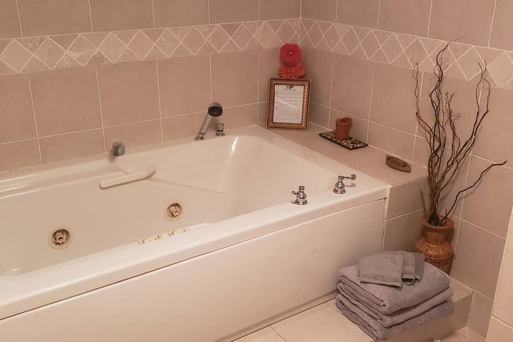 The main feature of Pepe's Chateau is the nice lovely relaxing Jacuzzi tub. Relax in this & enjoy the jets after a looooong day of sightseeing, snow tubing, beach going, or playing.