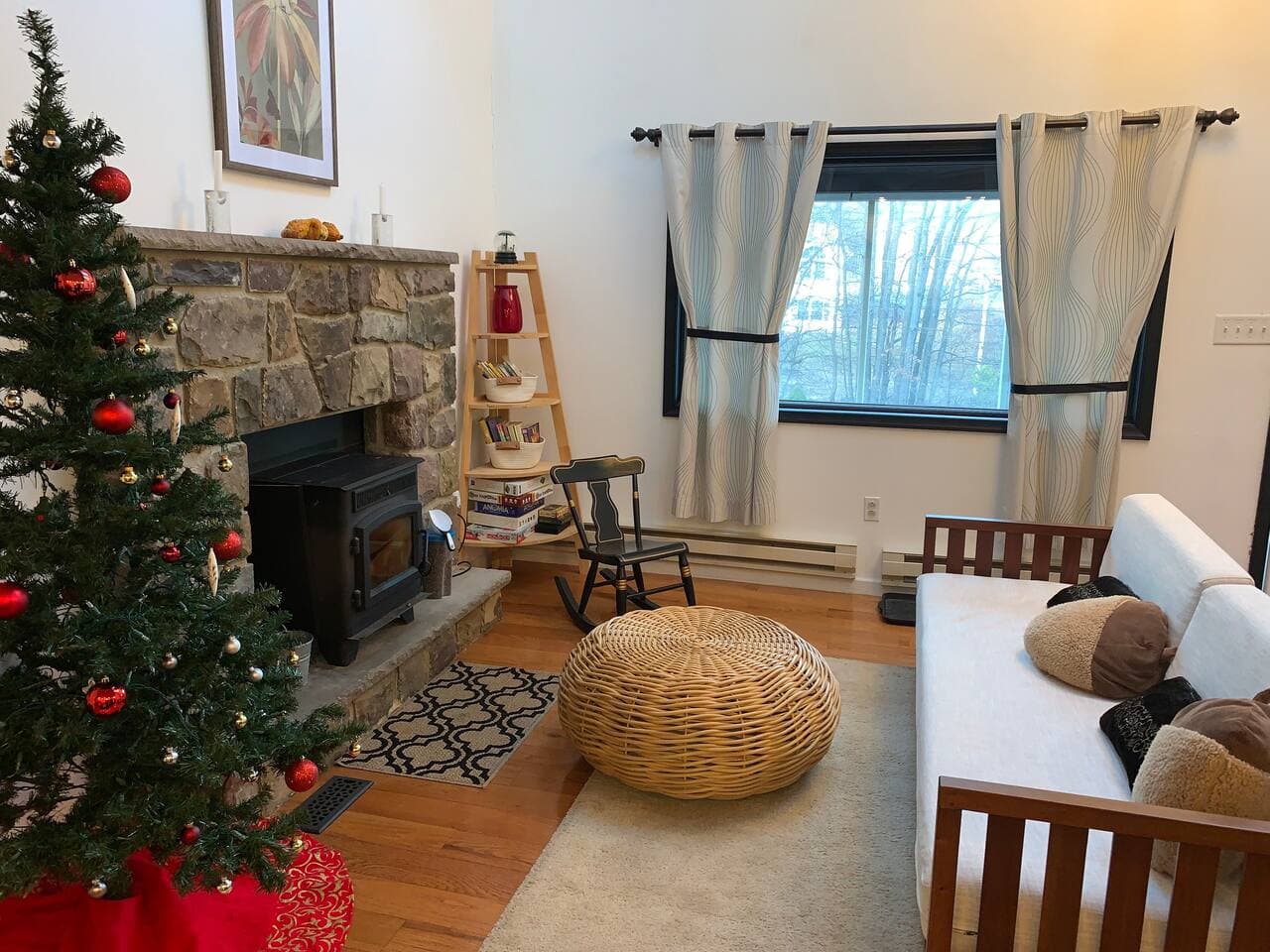 The living room area is very cozy and quaint. Perfect for just reading by the fire. 