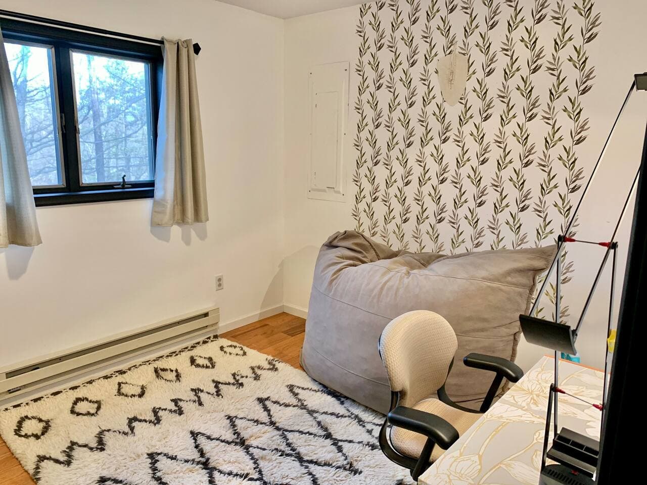 The entertainment room / office is perfect for either hanging out and playing the Nintendo Switch, or playing with the toys, or working at the provided desk.