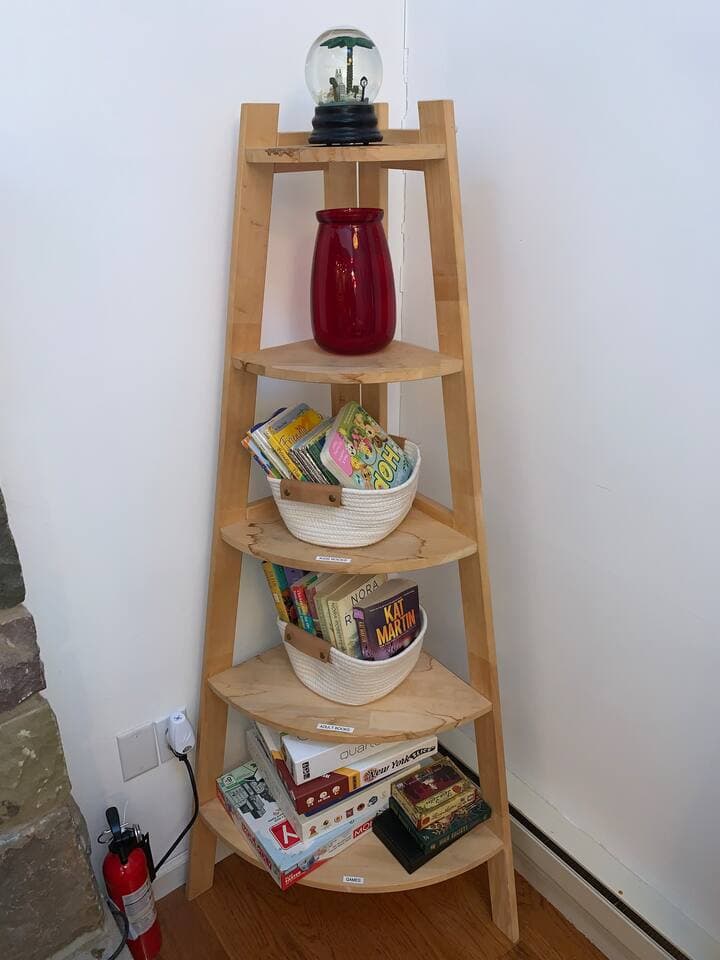 Bring some  tea or hot cocoa here, find some book to read, zoning out staring the fireplace , chat with freinds and families, or just browsing online, get your own oasis by the fire!