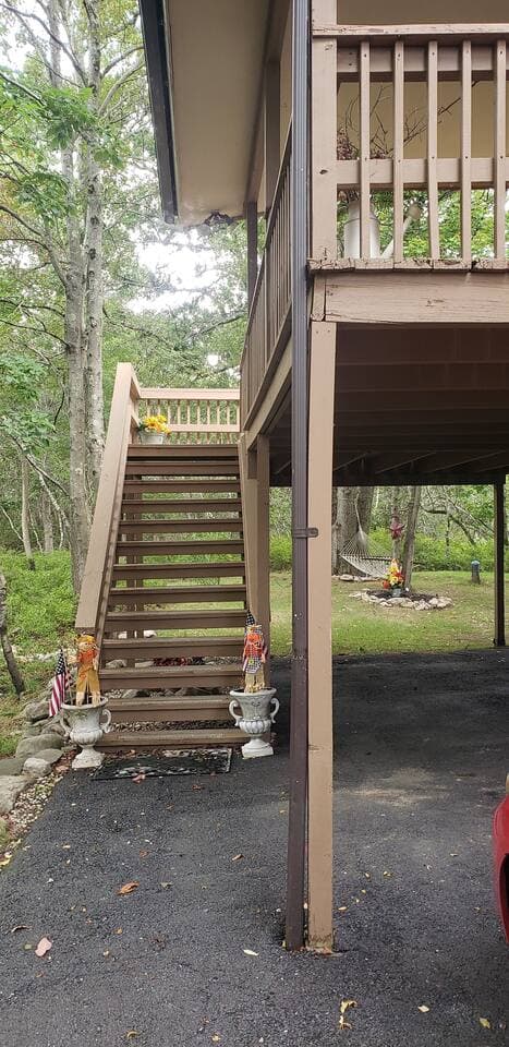 Two scarecrow guards stand watch at the stairs. :)