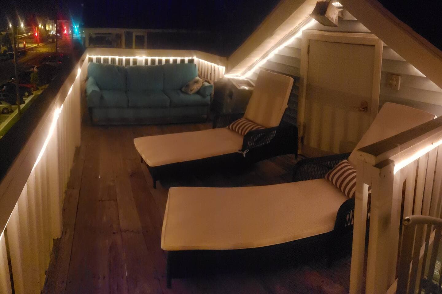 Rooftop deck good for star gazing, beautiful sunset views, sunbathing, or just hanging out. Complete with rope lights!