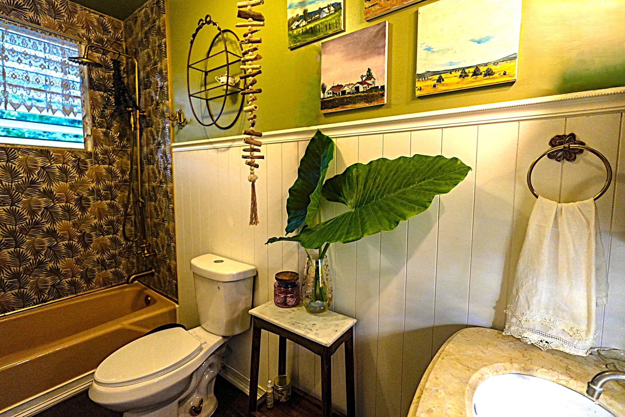 Love suite bathroom